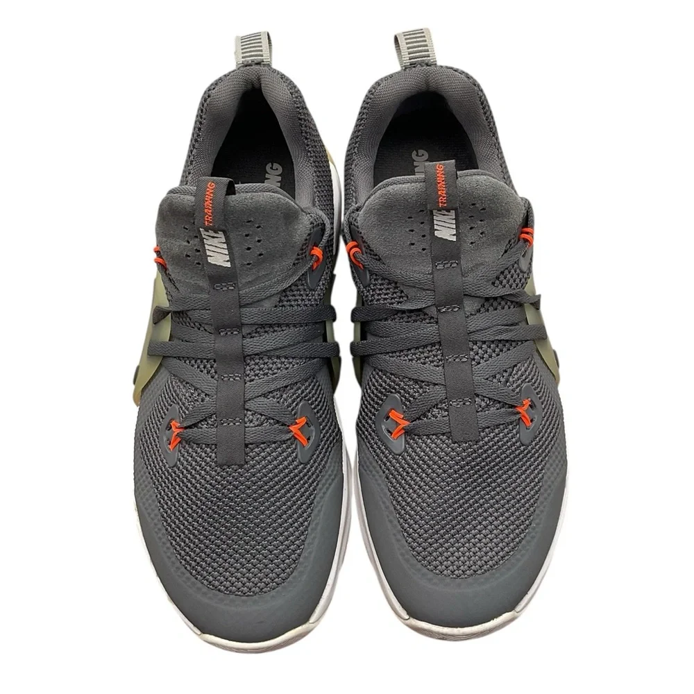 Nike Women’s Charcoal Gray Knit Athletic Shoes with Red Accents‎ size 7